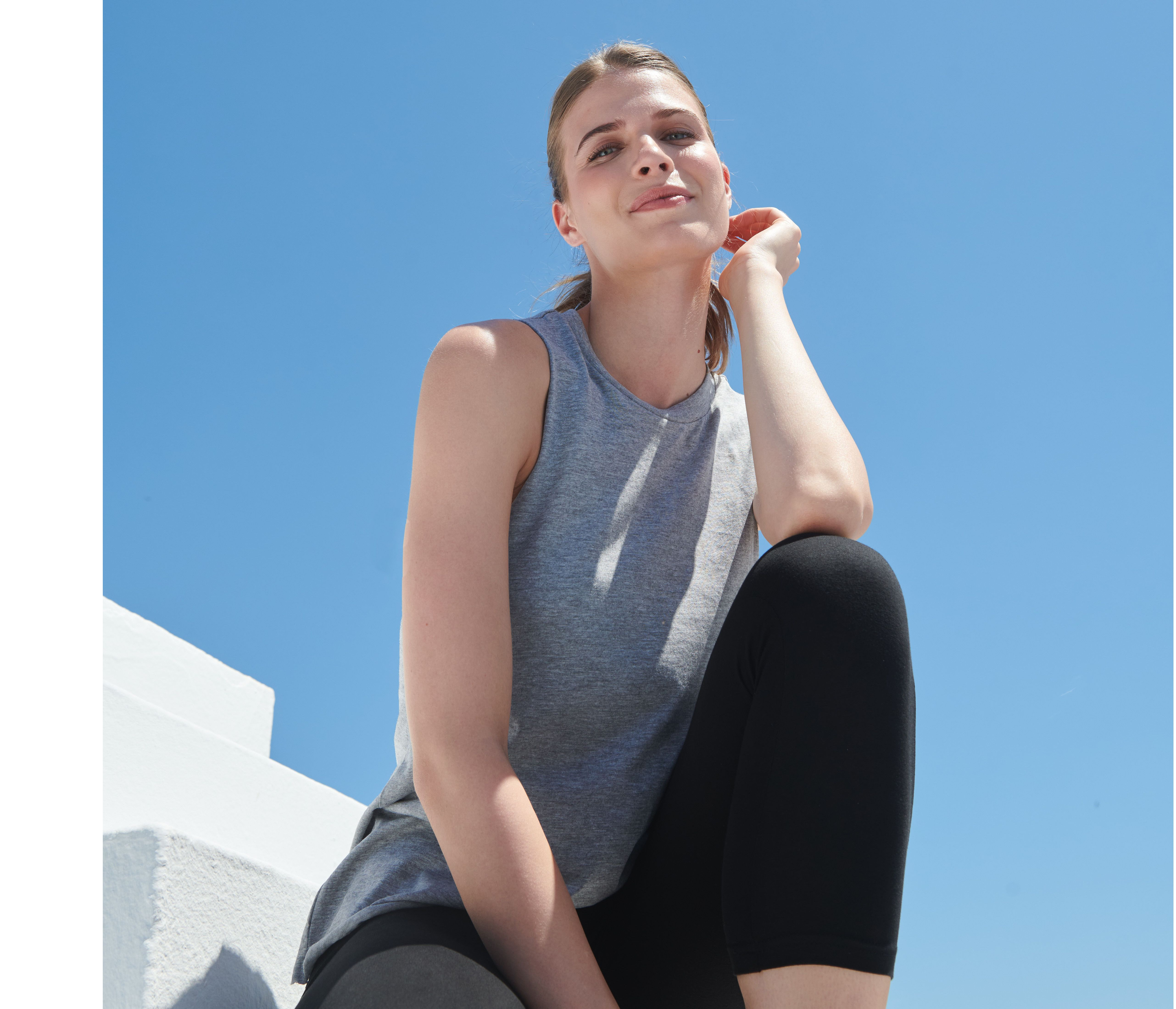 WOMEN’S HIGH NECK SLASH ARMHOLE VEST