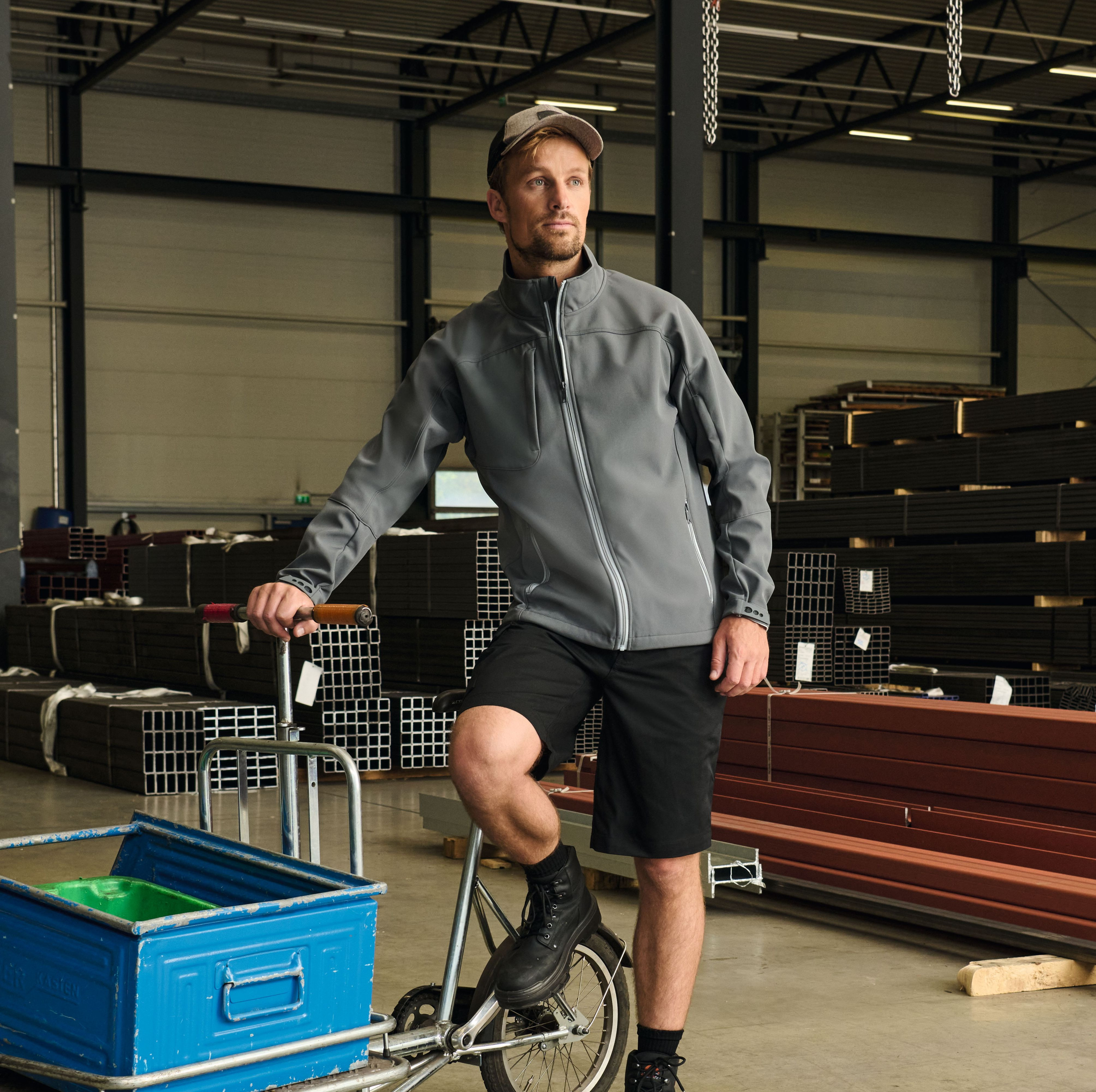 MEN'S SOFTSHELL JACKET