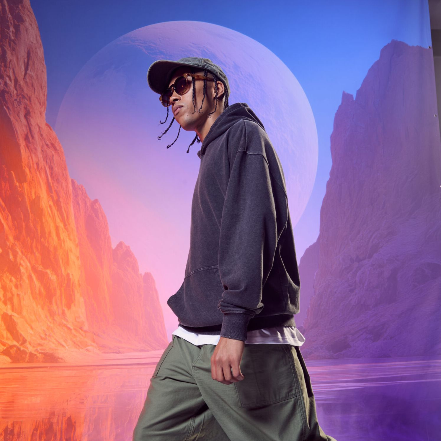 VINTAGE WASHED HOODIE