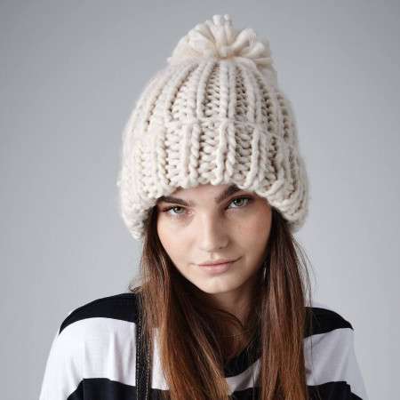 OVERSIZED HAND-KNITTED BEANIE
