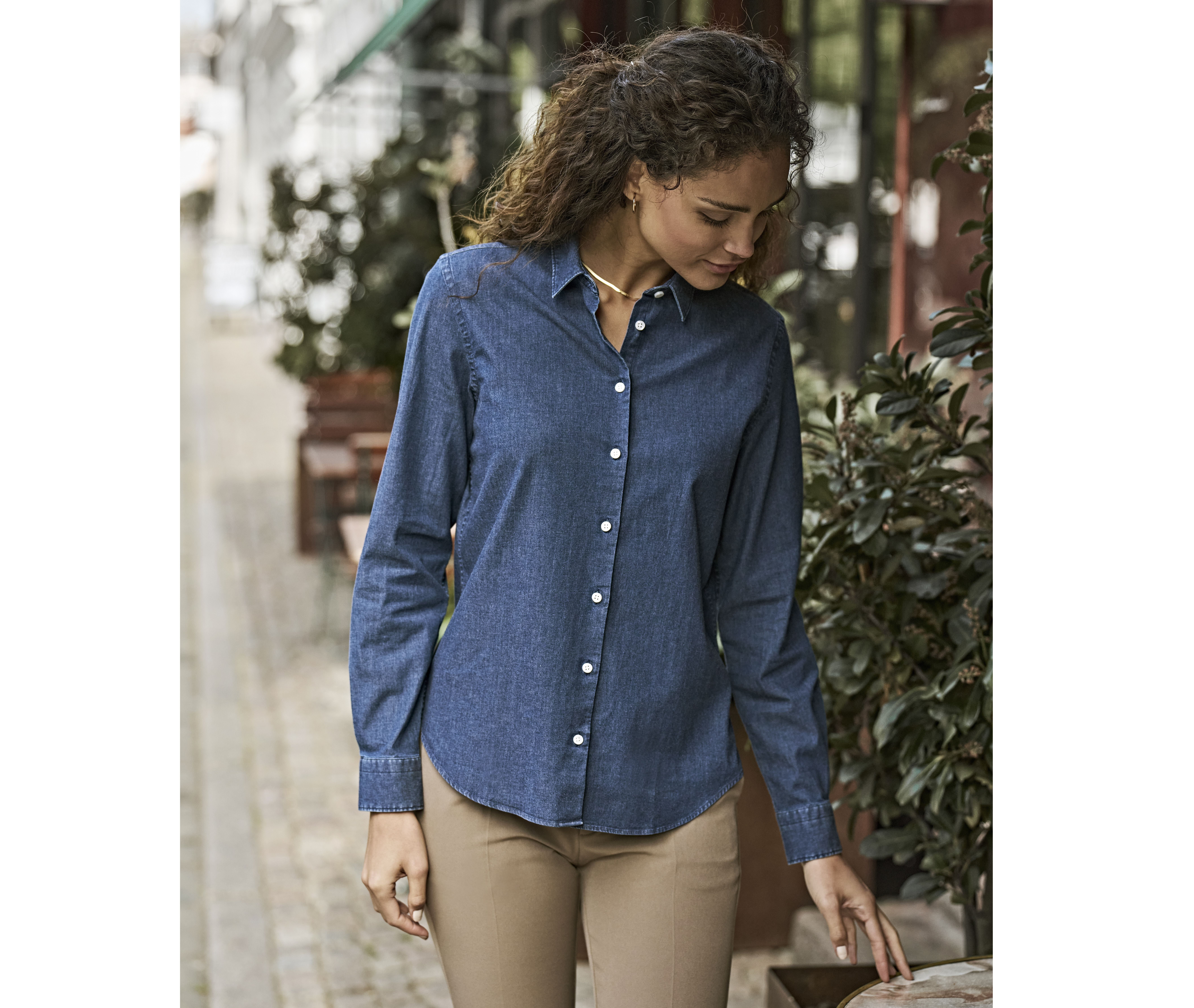 WOMEN'S DENIM SHIRT